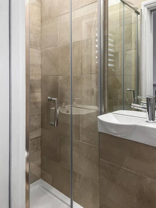Bright And Spacious 1-Bdr Flat W/ Free Parking Reading Extérieur photo
